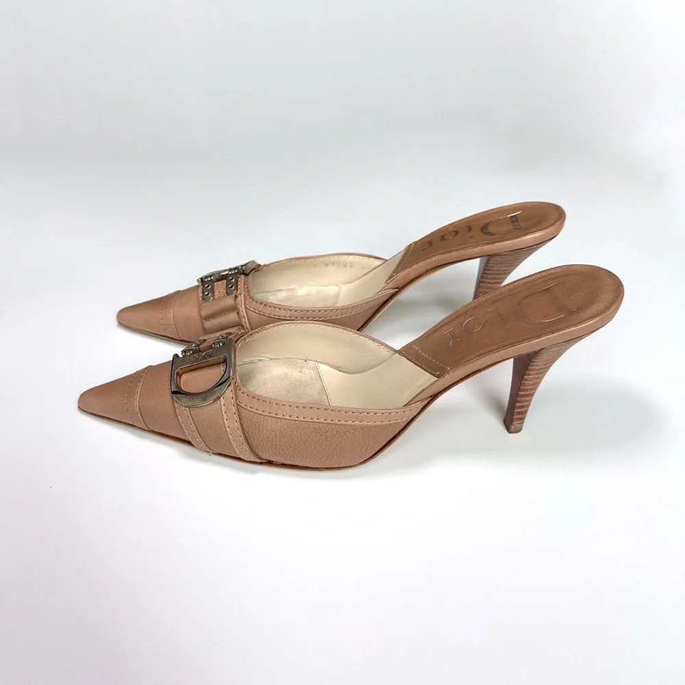 Vintage Dior tan leather pointed-toe mule heels with D buckle, size US 7 - Picture 3 of 8